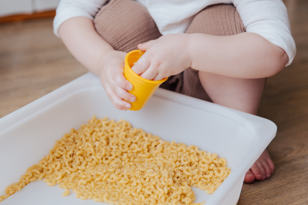 Como Criar Jogos Sensoriais Montessori em Casa Mãe Pode