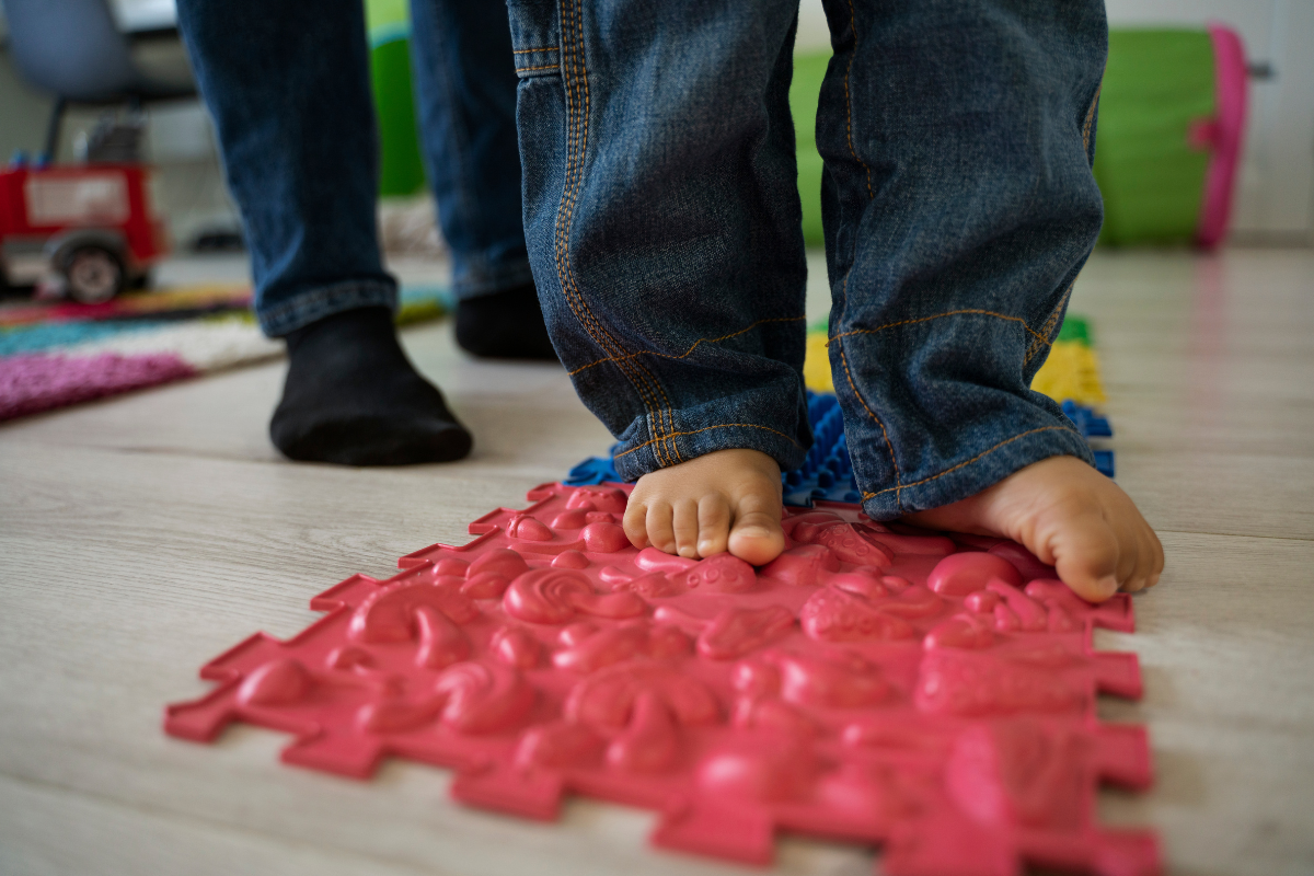 Como Criar Jogos Sensoriais Montessori em Casa Mãe Pode 2